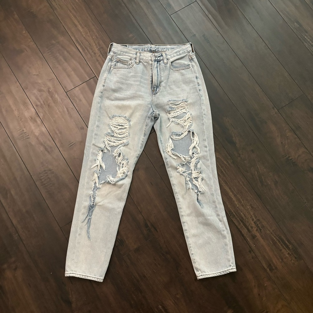 American Eagle Outfitters distressed mom jeans (size 2)
